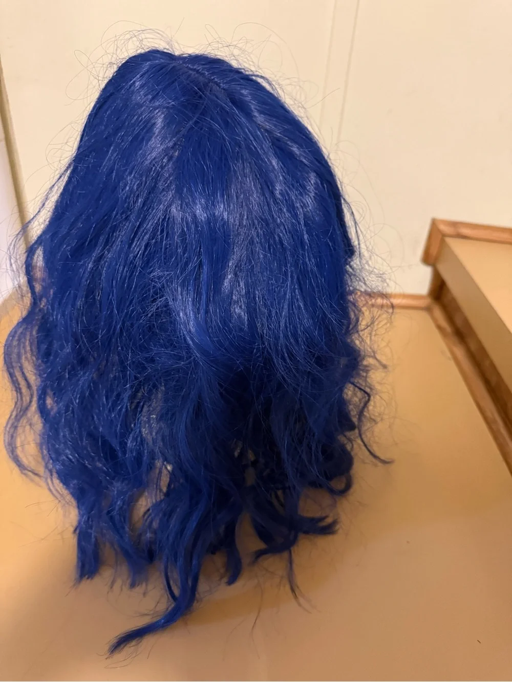 Deep Blue Wavy Shoulder-Length Wig with Blunt Bangs - Fashion Hairpiece
